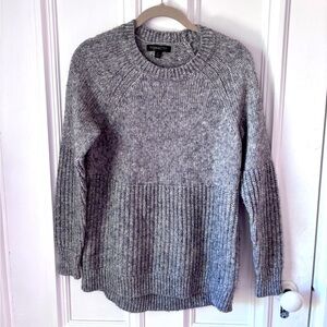 Women’s Banana Republic Italian Wool Ribbed Chunky Grey Knit Sweater Size Small